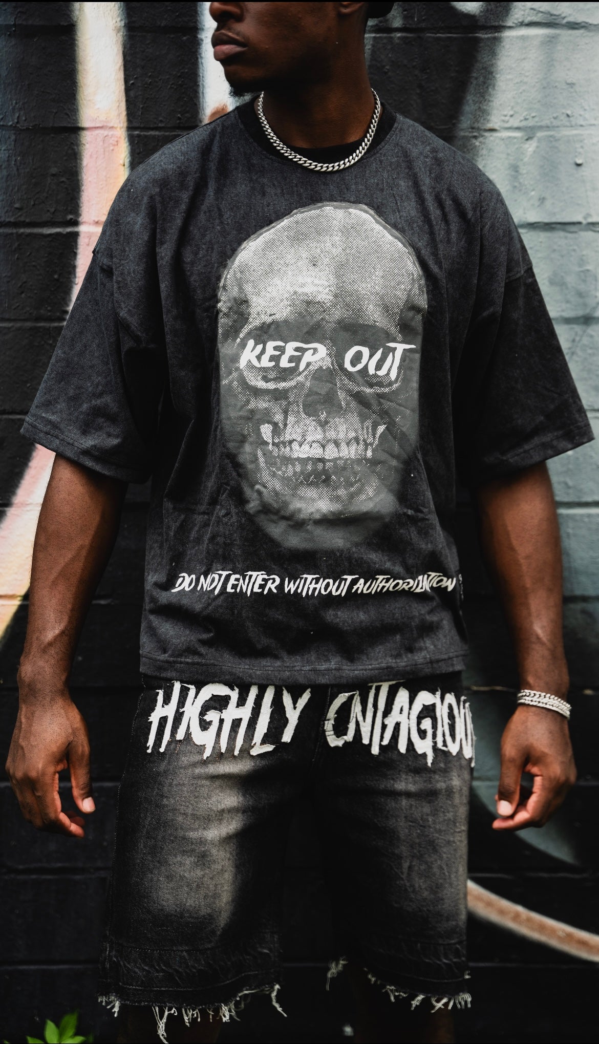 BLACK KEEP OUT TEE